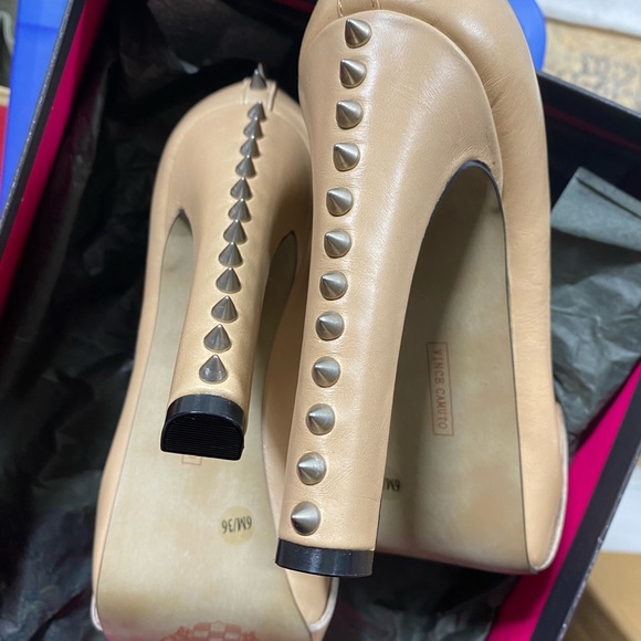 Vince Camuto Jamma heels - Picture 3 of 5